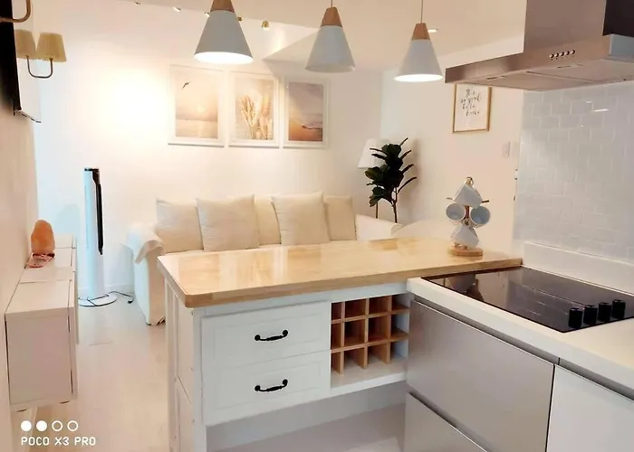Azure Skyview Penthouse Minimalist Unit Appartamento *