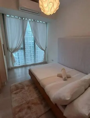 Appartamento Azure Skyview Penthouse Minimalist Unit