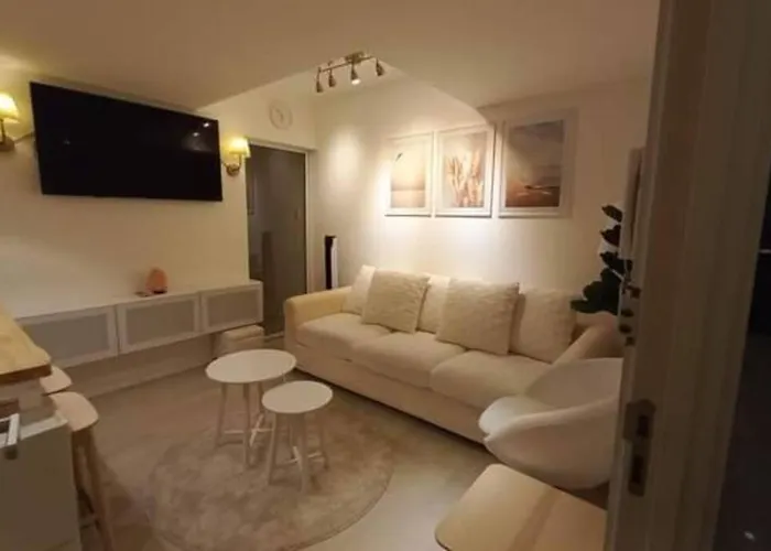 Azure Skyview Penthouse Minimalist Unit Appartamento *