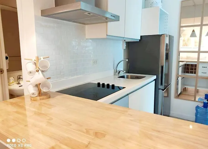 Appartamento Azure Skyview Penthouse Minimalist Unit